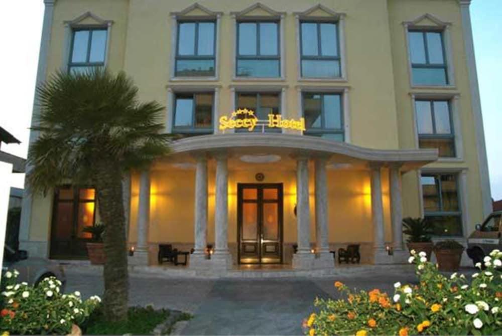 Seccy Hotel Boutique Art & Museum Fiumicino Exteriér fotografie