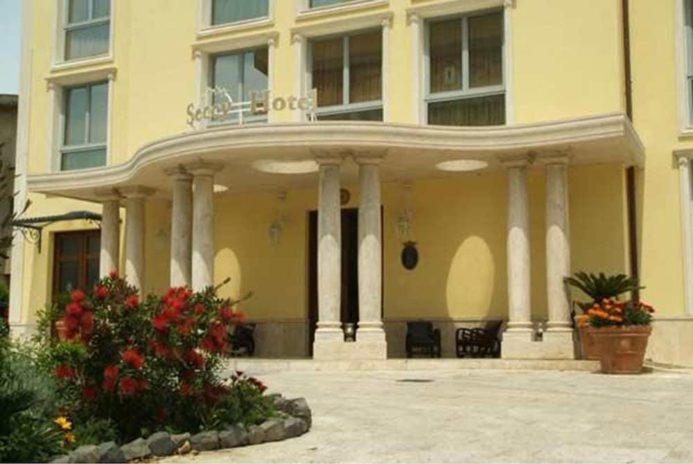 Seccy Hotel Boutique Art & Museum Fiumicino Exteriér fotografie
